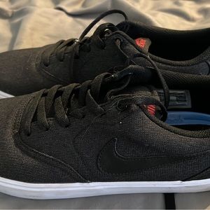 New Nike shoes size 10 1/2